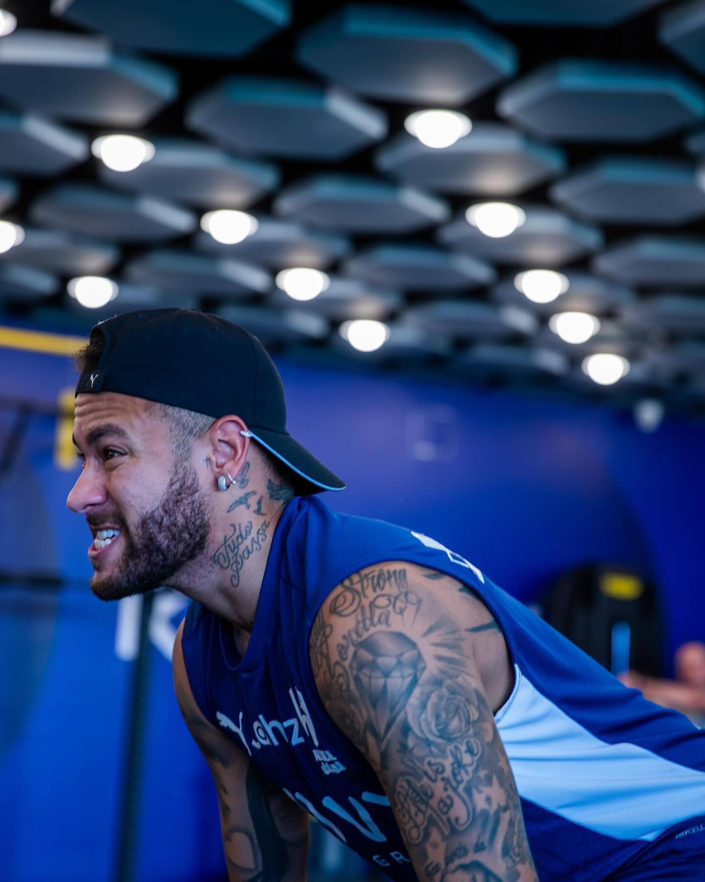 难逃四连败？海港三大核心缺阵亚冠，中超冠军本轮若再失利或将提前出局（海港三大核心缺阵亚冠告急：中超冠军本轮再失利恐提前出局，四连败阴霾难散）