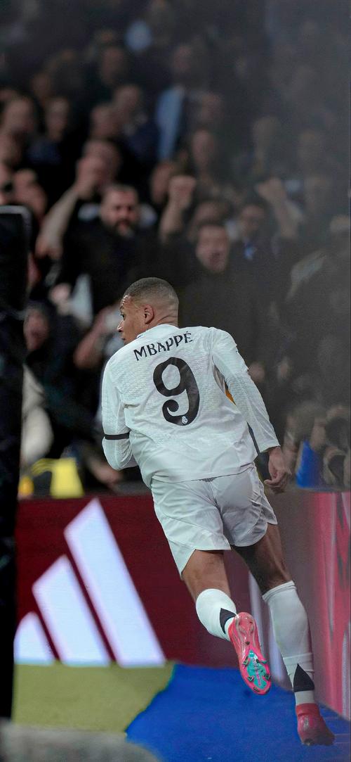 判若两队，武汉三镇前14轮5胜3平6负，后16轮1胜4平11负