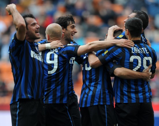 内马尔那些骚操作名场面瞬间，不愧是把任加足球发扬光大球星之一（内马尔花式操作名场面集锦，果然是将花式足球发扬光大的顶级球星之一）