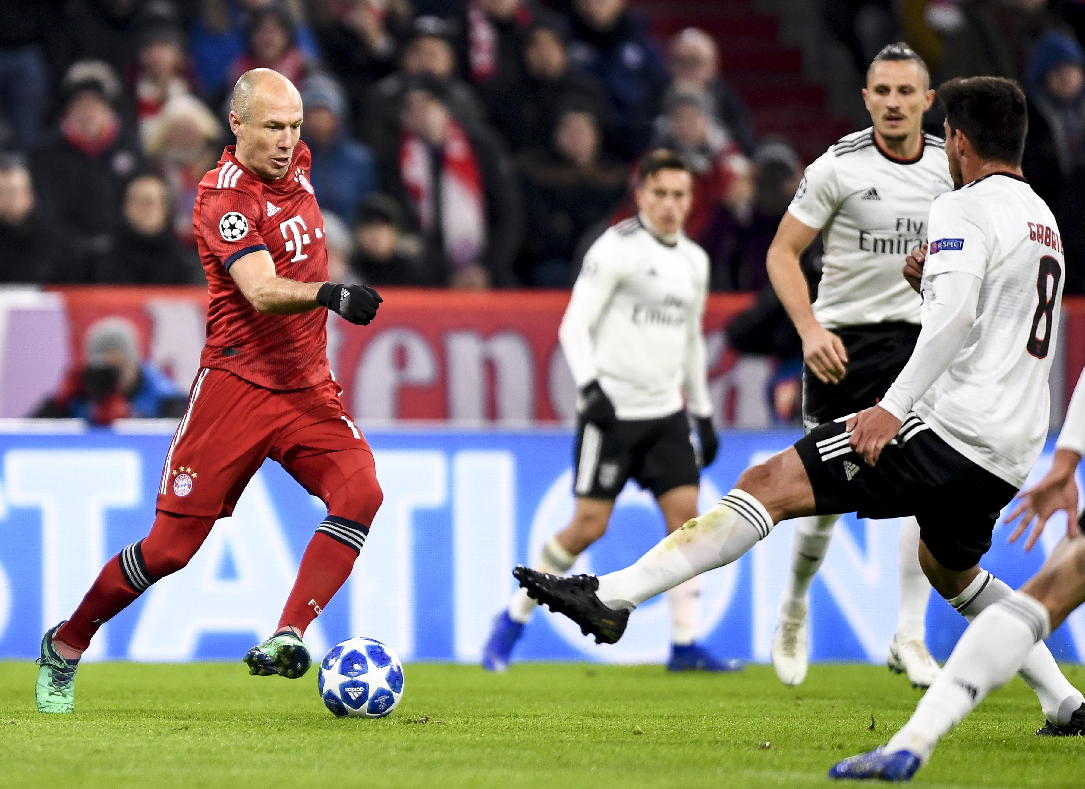 萨里：淘汰AC米兰意义重大，我们将带着斗志继续前行