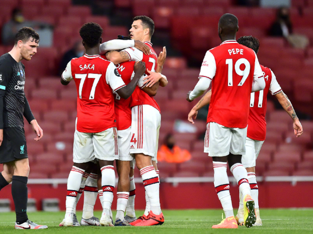 董路批评中国球迷不热爱足球，中国男足多次无缘世界杯，呼吁提升足球热情。（董路称国足球迷缺乏热情：男足屡失世界杯门票，呼吁激发足球热爱）