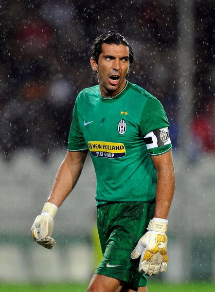 镜报：利物浦持续阵容大清洗，三位青训小将可能离队