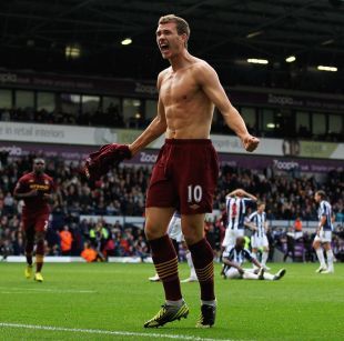 诺里斯和勒克莱尔先后进站换胎，诺里斯出站后暂列第9